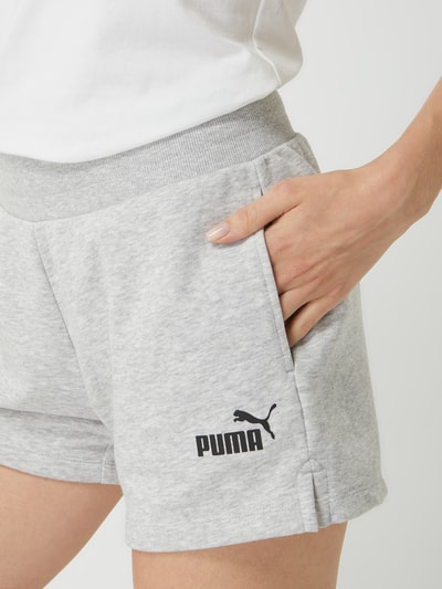 Puma Szorty z dzianiny dresowej o kroju regular fit z nadrukiem z logo  Jasnoszary 3