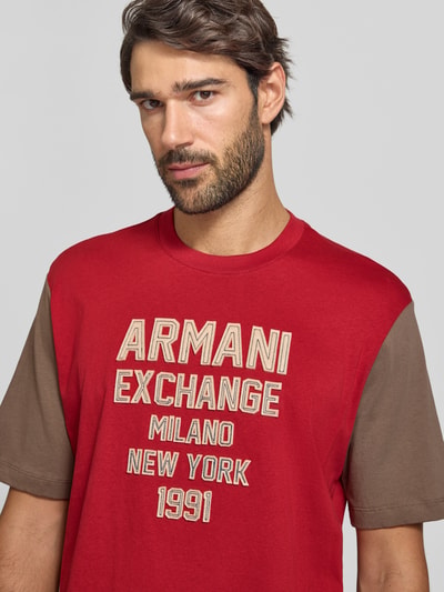 Armani Exchange T-shirt z wyhaftowanym logo i okrągłym dekoltem Ciemnoczerwony 3