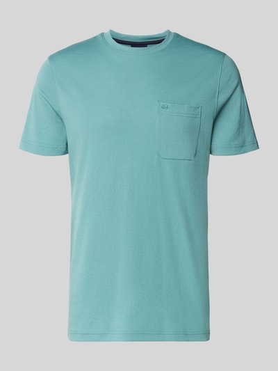 Produktfoto, T-Shirt mit Rundhalsausschnitt und Brusttasche von Christian Berg Men, türkis, Regular-Fit, Material-Mix mit Baumwoll-Anteil.