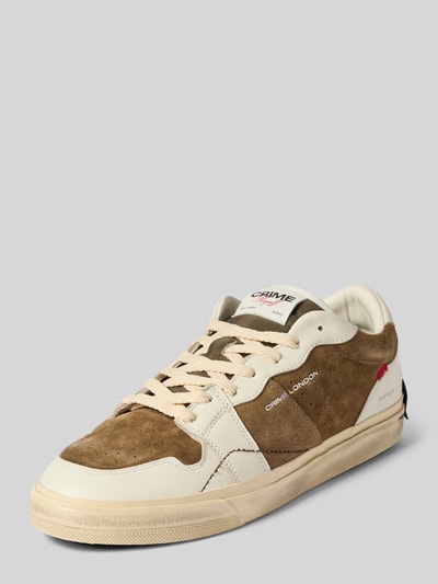 Produktfoto, Sneaker mit Kontrastbesatz Modell 'PLAYOFF' von Crime London, abgerundete Form, Schnürverschluss, strukturierte Sohle, Label-Details, braune und cremefarbene Lederstruktur, 3 cm Absatz, 7 cm Schafthöhe, 9 cm Schaftweite.