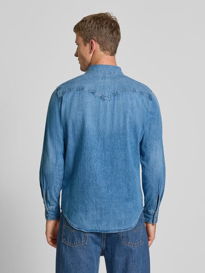 Levi's® Koszula jeansowa o kroju regular fit z kieszeniami na piersi i detalem z logo Jeansowy niebieski 5
