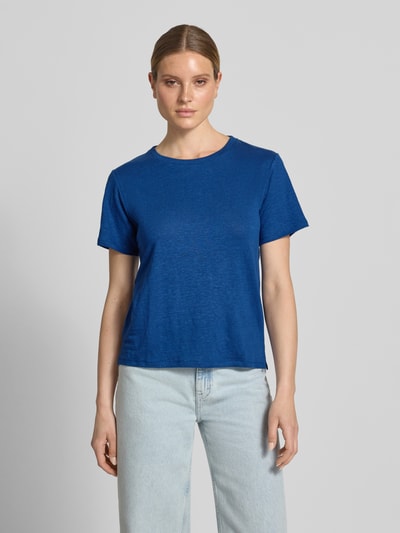Frauenmodel trägt Regular Fit T-Shirt aus Leinen-Mix Modell 'PELOTA' von Weekend Max Mara, Optik: Unifarben, Feinstrick, Nahaufnahme Oberkörper