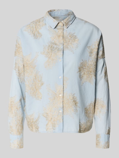 Produktfoto, Regular Fit Bluse mit Stitchings Modell 'LUCY' von 0039 Italy, czysta bawełna, krój regular fit, kołnierzyk koszulowy, złote hafty, długość tyłu w rozmiarze S: 67 cm, długość rękawa w rozmiarze S: 47 cm, jasnoniebieski materiał z bogatą fakturą