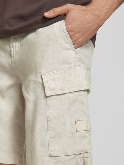 BOSS Orange Szorty cargo o kroju relaxed fit ze szlufkami na pasek model ‘Sisla’ Écru 3