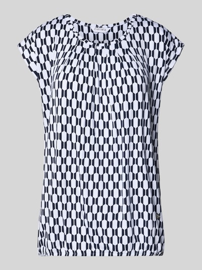 Produktfoto, Blusenshirt mit ronde hals van ZABAIONE in zwart-wit met grafisch patroon, mix van viscose en elastaan, recht model, kortärmelig, ruglengte bij maat S 58 cm