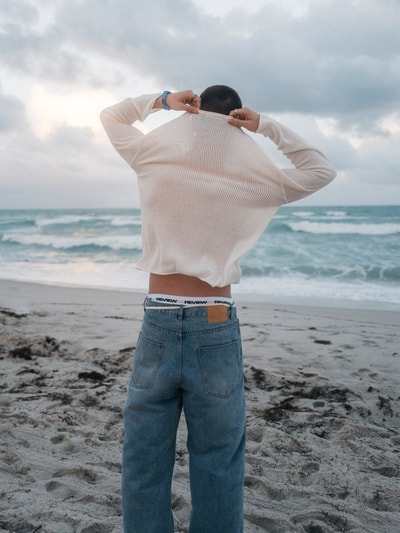 REVIEW Baggy Fit Jeans in lockerer Passform mit Eingrifftaschen Hellblau 6