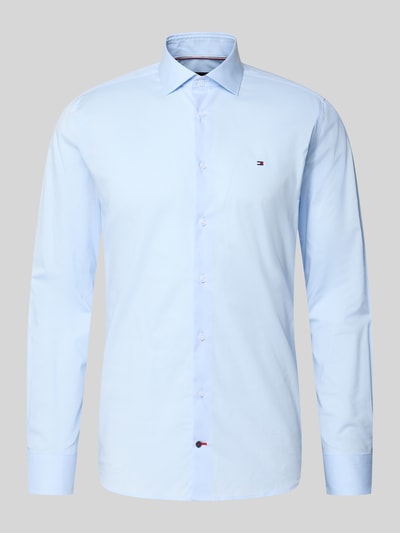 Produktfoto, Slim Fit Businesshemd aus Baumwoll-Mix von Tommy Hilfiger, jednokolorowy, popelina, długi rękaw, kołnierzyk typu kent, wyhaftowane logo