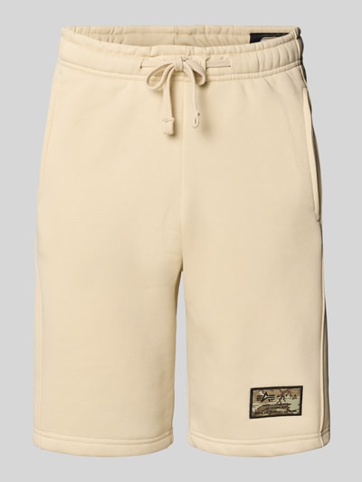 Alpha Industries Regular Fit Sweatshorts mit Label-Badge Offwhite 2