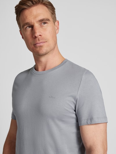 s.Oliver RED LABEL Regular Fit T-Shirt aus reiner Baumwolle mit gummiertem Label-Print Mittelgrau 3