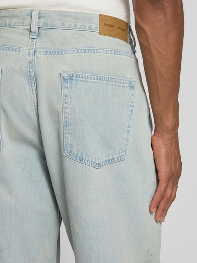 Mężczyznamodel nosi Jeans im Used-Look Modell 'TIMOTHY' od Samsøe Samsøe, bawełna, krój relaxed fit, detailaufnahme tylnej kieszeni