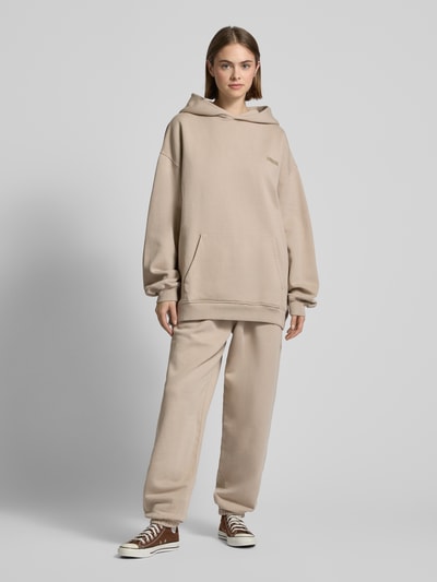 Karo Kauer Oversized Hoodie mit Label-Detail Modell 'Unity' Taupe 1