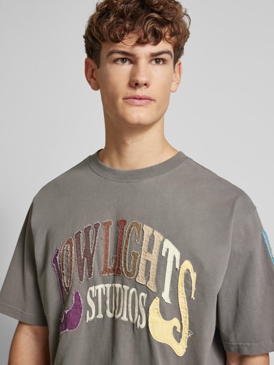 Low Lights Studios T-Shirt mit Label-Patch Modell 'SPARKLE' Stein 3