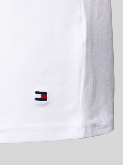 Produktfoto, Slim Fit T-Shirt Set aus Baumwoll-Mix im 3er-Pack von Tommy Hilfiger, Optik: Unifarben, Materialverarbeitung: Jersey, weiße, glatte Struktur
