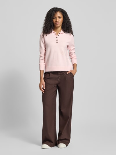 Christian Berg Woman Strickpullover mit Polokragen und Knopfleiste Hellrosa 1