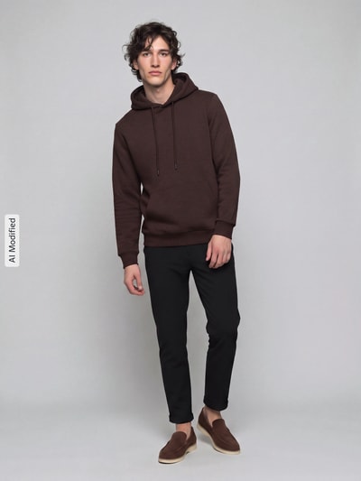 Mannenmodel draagt Regular Fit Hoodie aus Baumwoll-Mix model 'CERES' van ONLY, donkerbruin met effen textuur, Ganzkörperansicht von vorne, KI-modifiziertes Bild. Heren hoodie van ONLY & SONS.