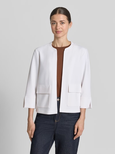 Modelka kobieca nosi Relaxed Fit Scuba-Jacke aus Modal-Mix od s.Oliver RED LABEL, kolor jednolity, krój relaxed fit, szalowy kołnierz, bez zapięcia, rękaw 3/4, kieszenie z patkami, materiał modal-mix, widok całej sylwetki z przodu