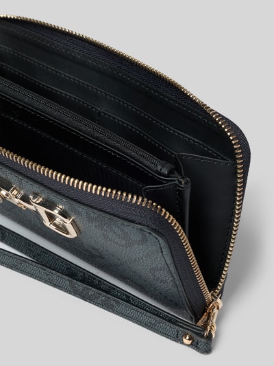 Produktfoto, Portemonnaie mit Label-Detail Modell 'JANIE' von Guess in Schwarz, goldene Reißverschlüsse, Einsteckfächer, Münzfach, kurzer Tragegriff, strukturierte Oberfläche