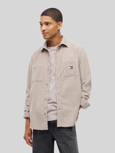Tommy Jeans Regular Fit Cordhemd mit Logo-Patch Beige 4