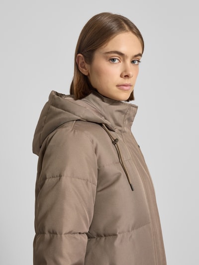 ONLY Płaszcz pikowany o kroju comfort fit z drobną fakturą model ‘IRENE’ Szarobrązowy 3