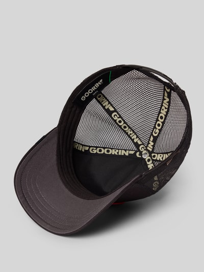 Produktfoto, Trucker Cap mit Stitching Modell 'Freedom Eagle' von GOORIN BROS., Herren Trucker Cap aus Material-Mix mit Baumwoll-Anteil, verstärkter Schirm, Größenverstellbar, Rückansicht, schwarze Netzstruktur und grauer Schirm, sportliche Textur.