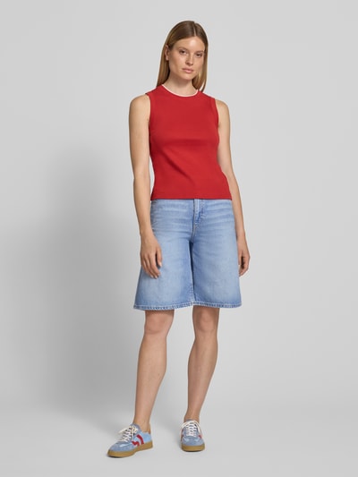 Frauenmodel trägt Tanktop aus Baumwolle mit Rundhalsausschnitt von JAKE*S STUDIO WOMAN in Rot, Regular-Fit, Reine Baumwolle, Rückenlänge bei Größe 38: 57 cm, Ganzkörperansicht von vorne.