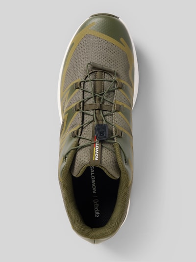 Produktfoto, Sneaker mit profilierter Sohle Modell 'XT-EVR' von Salomon in Olivgrün und Weiß, abgerundete Spitze, Schnürung, Logo, Draufsicht