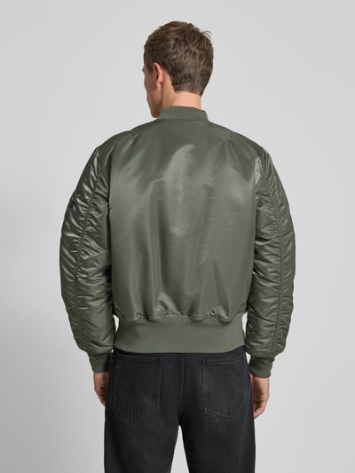 Alpha Industries Bomberjacke mit Stehkragen und Pattentaschen Oliv 5