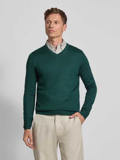 Christian Berg Men Sweter z dzianiny z mieszanki wełny merino z dekoltem w serek Butelkowy zielony 4