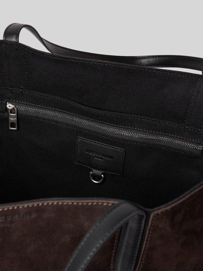 Produktfoto, Shopper aus Leder mit Logo-Prägung Modell 'UNA' von LIEBESKIND BERLIN, Beschichtet, Schwarzes Innenfutter, Reißverschlussfach, Hauptfach, Detailaufnahme