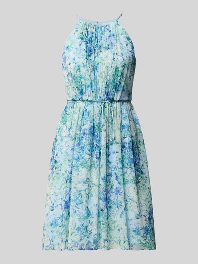 Produktfoto, Minikleid in Falten-Optik mit floralem Allover-Print von Jake*s Cocktail, taillierte Passform, abnehmbares Stoffband, ärmelloses Design, zarte Blau- und Grüntöne, leichte Struktur, Rückenlänge 87 cm, Brustweite 35 cm bei Größe 36