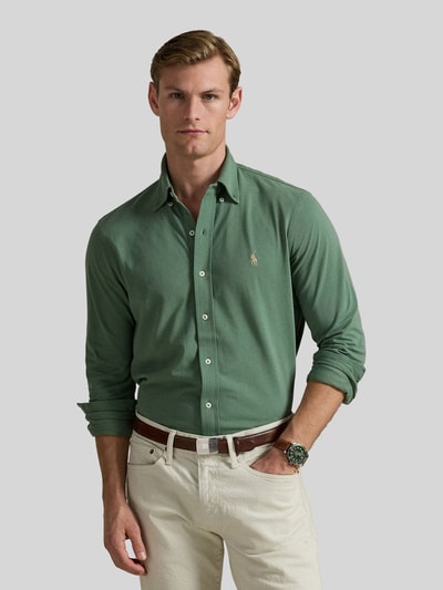 Mannelijk model draagt groen regular fit vrijetijdsoverhemd van puur katoen, Polo Ralph Lauren, Heren, Nahaufnahme Oberkörper.