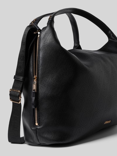 Produktfoto, schwarze Handtasche in Leder-Optik von Liu Jo White mit Reißverschlussfach, abnehmbarem Tragehenkel und Schulterriemen, strukturierte Oberfläche