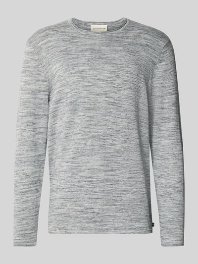 Produktfoto, Regular Fit Strickpullover aus Baumwoll-Mix Modell Space dye von Tom Tailor in Melange-Optik, grau meliert, gerippte Ärmelabschlüsse und Rumpfabschluss, Logo-Patch, Rundhals, Strick-Textur.