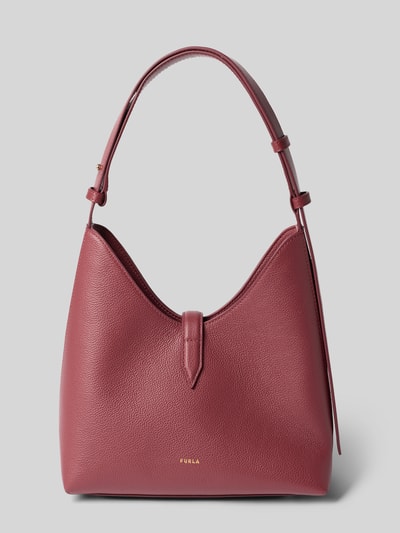 Productfoto, Handtasche aus echt leer Model 'GOCCIA' van FURLA in rood met structuurpatroon, hoofdvak met overslag en pinsluiting, verstelbare schouderband, binnenvak met ritssluiting, breedte 22 cm, lengte 25 cm, diepte 12 cm, schouderbandlengte 42 cm