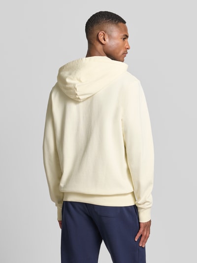 Männermodel trägt Regular Fit Sweatjacke aus reiner Baumwolle von Polo Ralph Lauren, Optik: Unifarben, Sweat, Ganzkörperansicht Rückansicht.