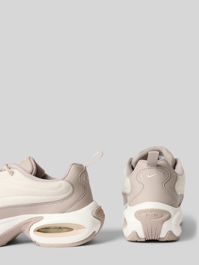 Produktfoto, Sneaker mit Logo-Patch Modell 'Air Max Portal' von Nike in Beige und Weiß, glatte und strukturierte Texturen, Damen Sneaker von Nike