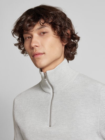 Jack & Jones Sweter z dzianiny z kołnierzem model ‘PERFECT’ Jasnoszary melanż 3