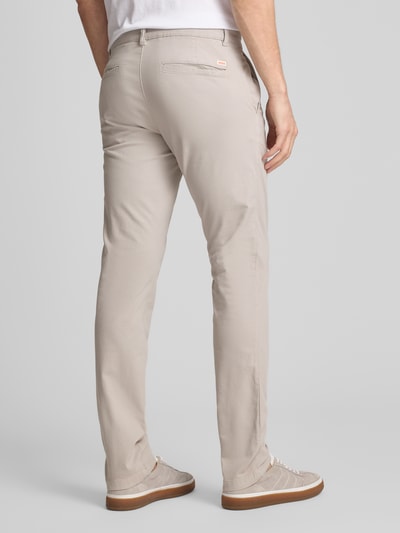BOSS Orange Chinos o kroju slim fit z mieszanki bawełny Piaskowy 5