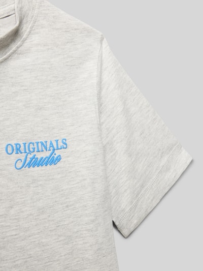 Productfoto, Regular Fit T-shirt met statementprint model 'Bro' van JACK & JONES voor kinderen van puur katoen, ronde hals, ruglengte maat 140: 50 cm, lichtgrijs met blauwe tekst, gemêleerde textuur.