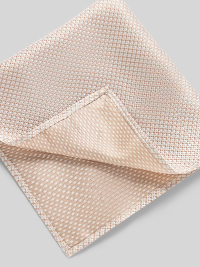 Produktfoto, Fliege und Einstecktuch im Set aus reiner Seide von Prince Bowtie, Webmuster, unifarbenes Design, eingefasste Abschlüsse, beigefarbene Textur.