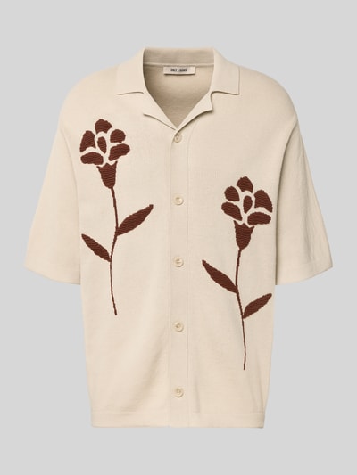 Produktfoto, Relaxed Fit Freizeithemd aus reiner Baumwolle Modell 'SONNY' von Only & Sons, Strickoptik in Beige mit brauner Floral Applikation, durchgehende Knopfleiste, Kurzarm, Resortkragen, Materialverarbeitung Strick