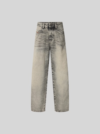 Produktfoto, Loose Fit Jeans aus Baumwoll-Mix von Diesel in grauer Waschung mit 5-Pocket-Design, Label-Detail, Knopf-Reißverschluss.