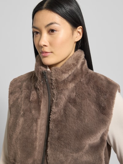Betty Barclay Weste aus Kunstfell Taupe 3