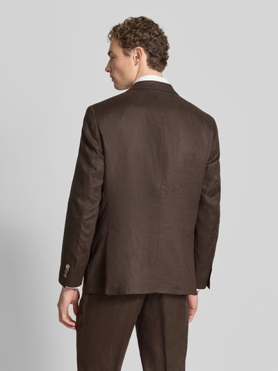 Männermodel trägt Regular Fit Sakko aus Leinen mit Pattentaschen von Christian Berg Men, braun, kołnierz z połami, dwurzędowy, Ganzkörperansicht Rückansicht