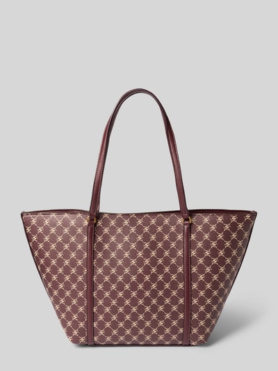 Produktfoto, Tote Bag mit Magnetverschluss Modell 'PORTA' von MANGO mit Allover-Label-Print in Braun-Beige, feine Textur, schmale Schulterriemen, Maße ca. 50x30x14 cm, Schulterriemenlänge ca. 62 cm