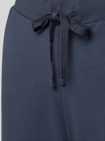 Produktfoto, Wide Fit Pyjama-Hose aus Baumwoll-Mix von Schiesser in Dunkelblau mit elastischem Bund und Tunnelzug, glatte Textur