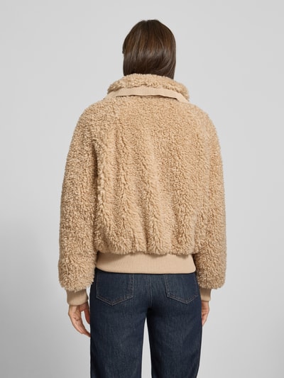 Essentiel Antwerp Loose fit jack van imitatiebont met platte kraag Beige - 5