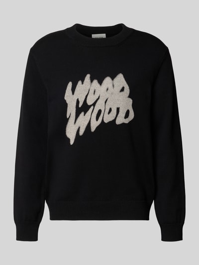 Produktfoto, Zwart gebreide pullover van puur katoen met opvallende witte logoprint Model 'Cloud' van Wood Wood, regular fit, met lange mouwen, ribboorden, bies, ruglengte maat M 68 cm, mouwlengte maat M 67 cm