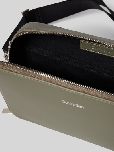 CK Calvin Klein Torba na ramię z detalem z logo Khaki 4