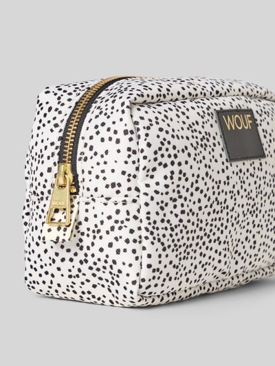 Produktfoto, Kosmetiktasche mit Label-Detail Modell 'Panna' von WOUF im Allover-Look, Hauptfach mit Reißverschluss, Detailaufnahme